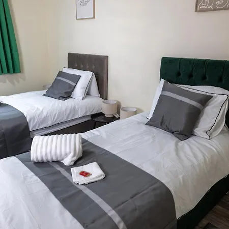 Modern 3bed-rooms Bradley Stoke Detached-house Free-parking Wifi Sleeps5 *