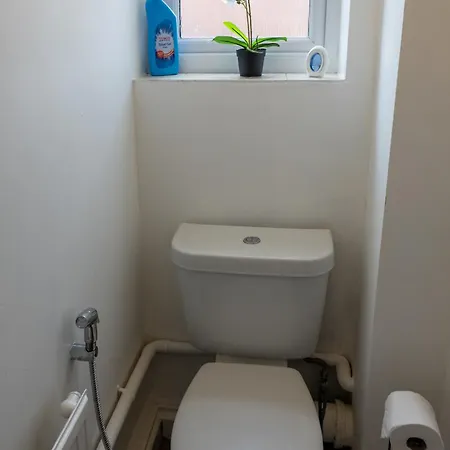 Modern 3bed-rooms Bradley Stoke Detached-house Free-parking Wifi Sleeps5 *