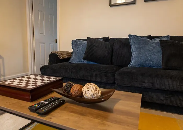 Апартаменти Modern 3bed-rooms Bradley Stoke Detached-house Free-parking Wifi Sleeps5 *