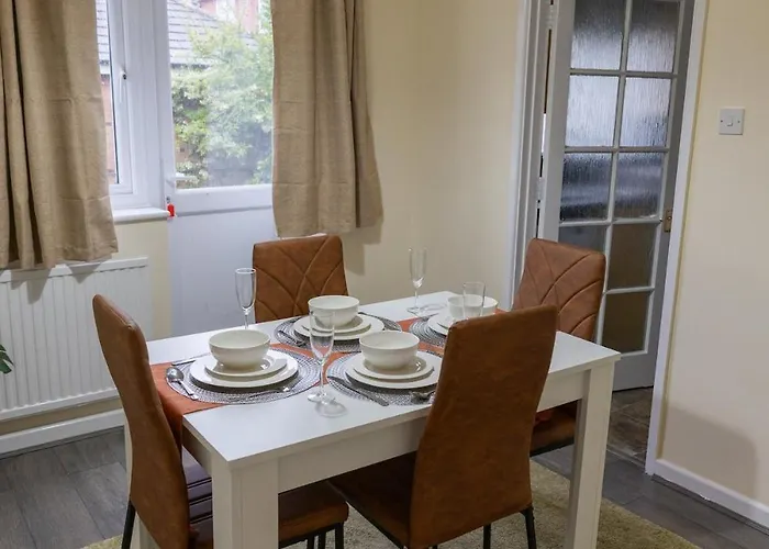 Апартаменти Modern 3bed-rooms Bradley Stoke Detached-house Free-parking Wifi Sleeps5 *