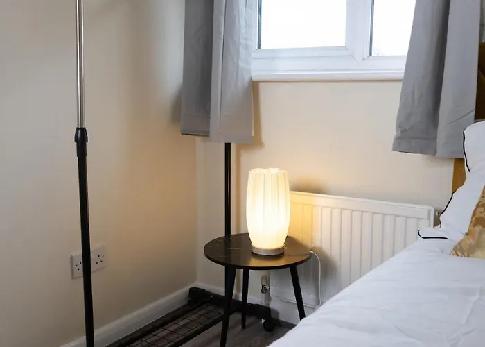 3br Detached-house Free-parking Wifi Sleeps5 *