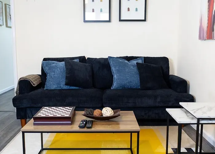 Апартаменти Modern 3bed-rooms Bradley Stoke Detached-house Free-parking Wifi Sleeps5 *