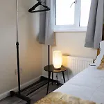 Modern 3bed-rooms Bradley Stoke Detached-house Free-parking Wifi Sleeps5 *