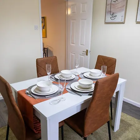 Modern 3bed-rooms Bradley Stoke Detached-house Free-parking Wifi Sleeps5 דירה בריסטול