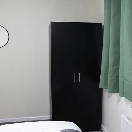 Modern 3bed-rooms Bradley Stoke Detached-house Free-parking Wifi Sleeps5 בריסטול