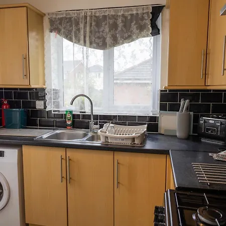 Modern 3bed-rooms Bradley Stoke Detached-house Free-parking Wifi Sleeps5 *