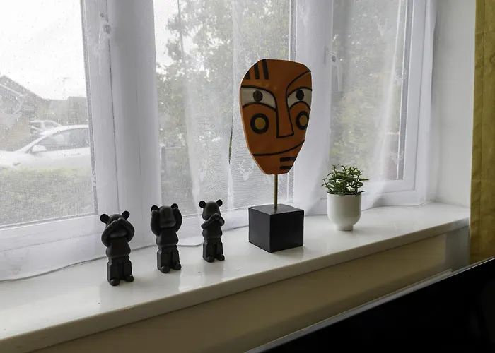 Modern 3bed-rooms Bradley Stoke Detached-house Free-parking Wifi Sleeps5 *